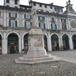 NEOFASCISTI INSISTENTI E FASTIDIOSI
